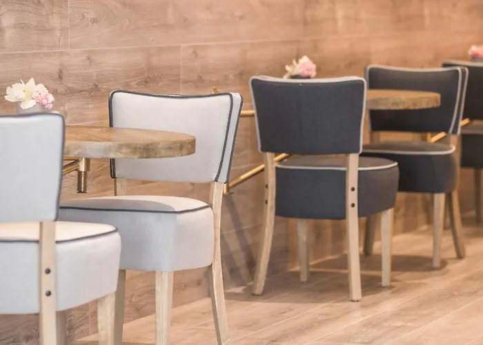 Velázquez 45 by Pillow